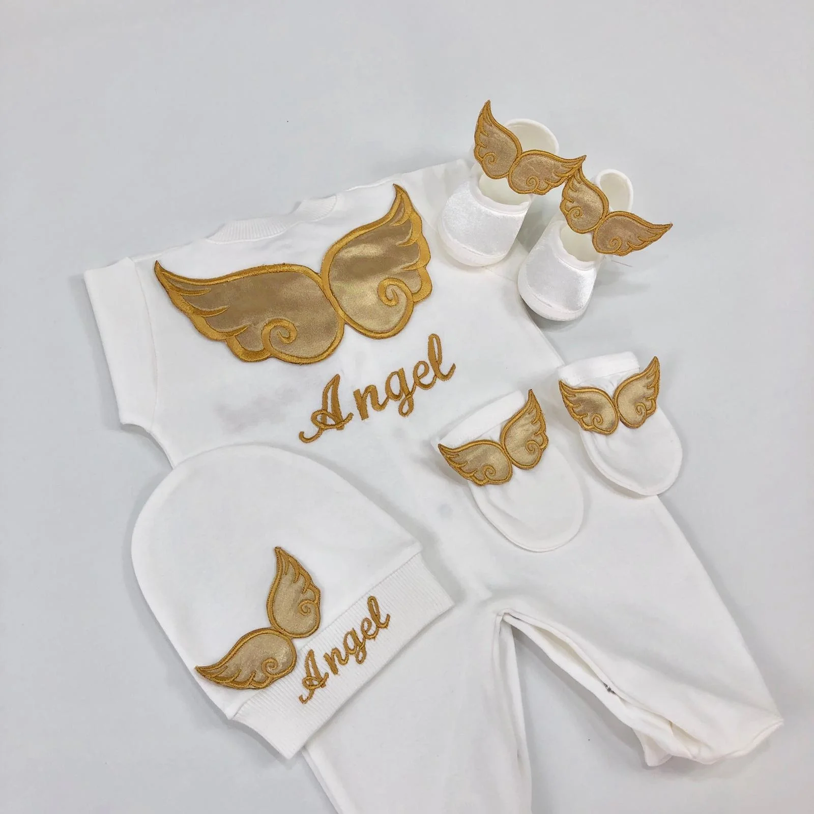 Dollbling, 4 Uds., trajes con alas, cualquier nombre, conjunto de regalo personalizado con bordado de madera dulce, pijamas para bebé, sombrero, vestido Ceremonial de bienvenida a casa - imagen 3