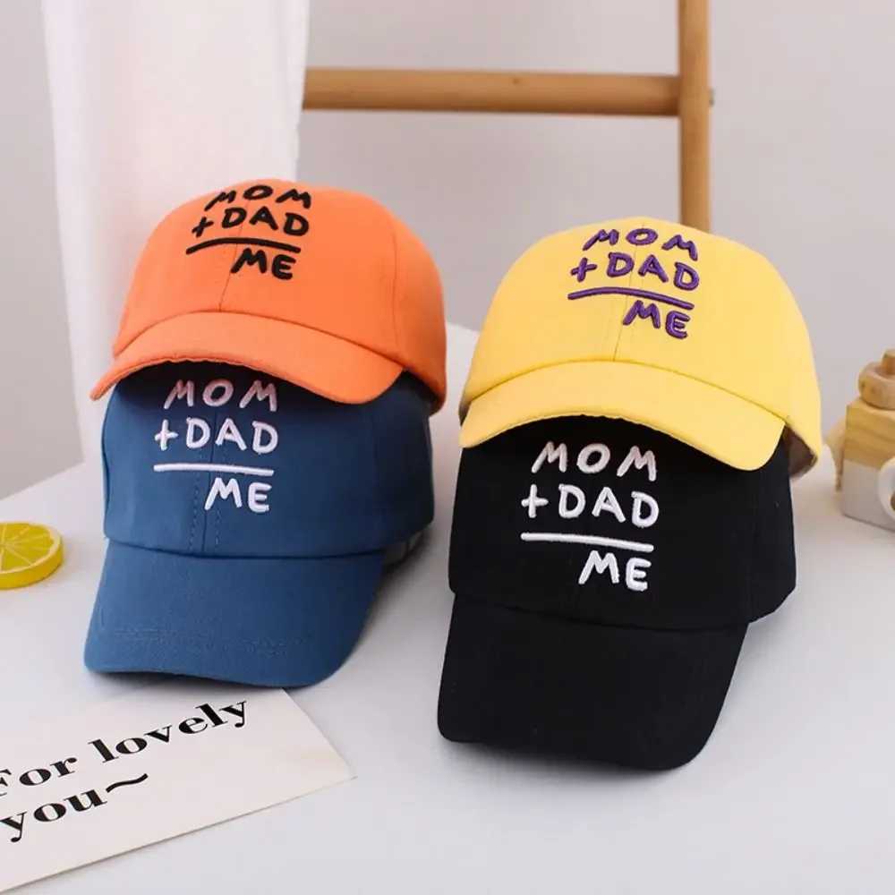 Regalos MOM + papá = ME gorras de béisbol bordadas Linda gorra para niños de primavera y otoño sombreros de protección solar ajustables para niños y niñas
