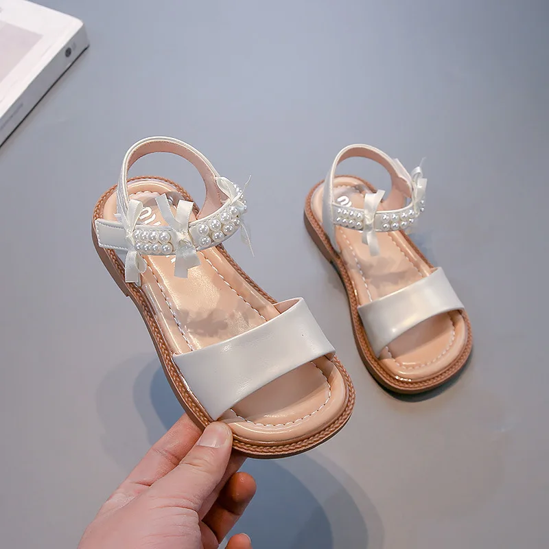 Sandalias de verano para niña, nueva moda, zapatos sencillos para niño, sandalias versátiles de princesa exquisita para niño, zapatos planos antideslizantes suaves para playa 2025 - imagen 3