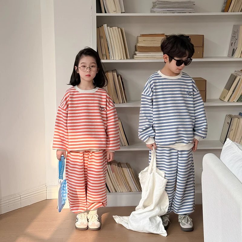 Ropa de primavera para niños, chándal para niños, conjunto de Sudadera con capucha y cuello redondo para niñas, sudadera con estampado de letras a rayas de Corea, traje de 2 uds - imagen 4
