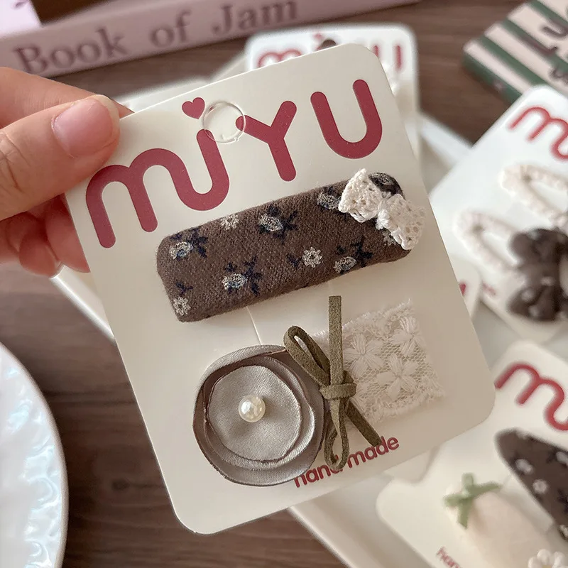 Clips de pelo para bebé en tono marrón otoño con estampado floral