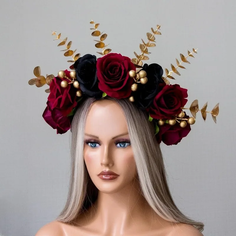 Diadema corona de flores rosa burdeos – tocado para fiesta - imagen 2