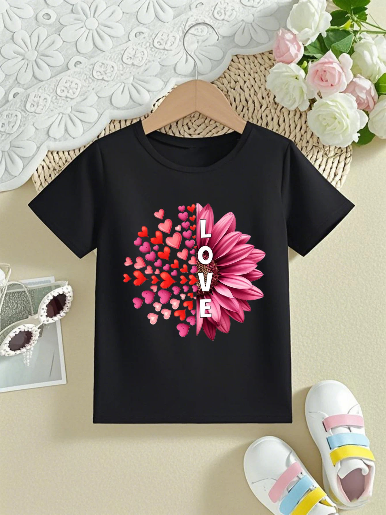 Camiseta con estampado de girasoles y corazones de amor para niñas, camiseta de regalo del Día de San Valentín, ropa Kawaii para niños, divertida camisa de manga corta de verano - imagen 2