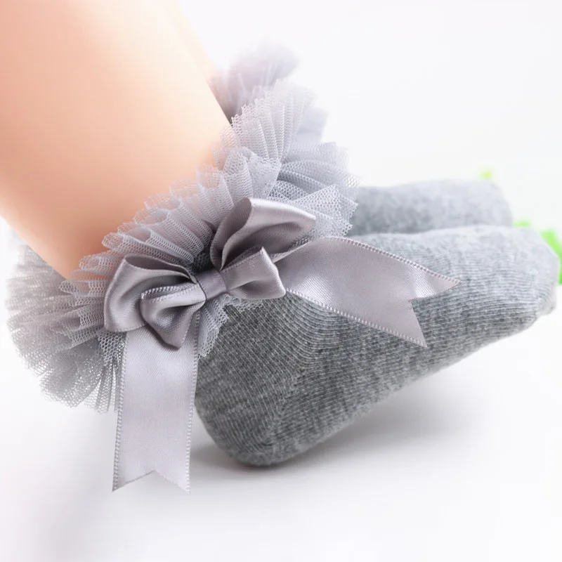 Calcetines altos de encaje para niña con lazo y volantes