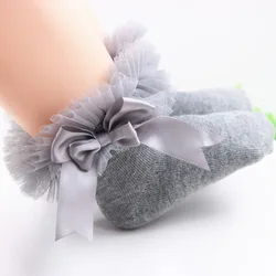 Calcetines altos de encaje para niña con lazo y volantes