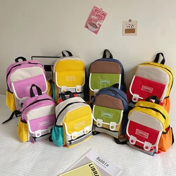 Mochila infantil retro en lona con bloques de color para escuela