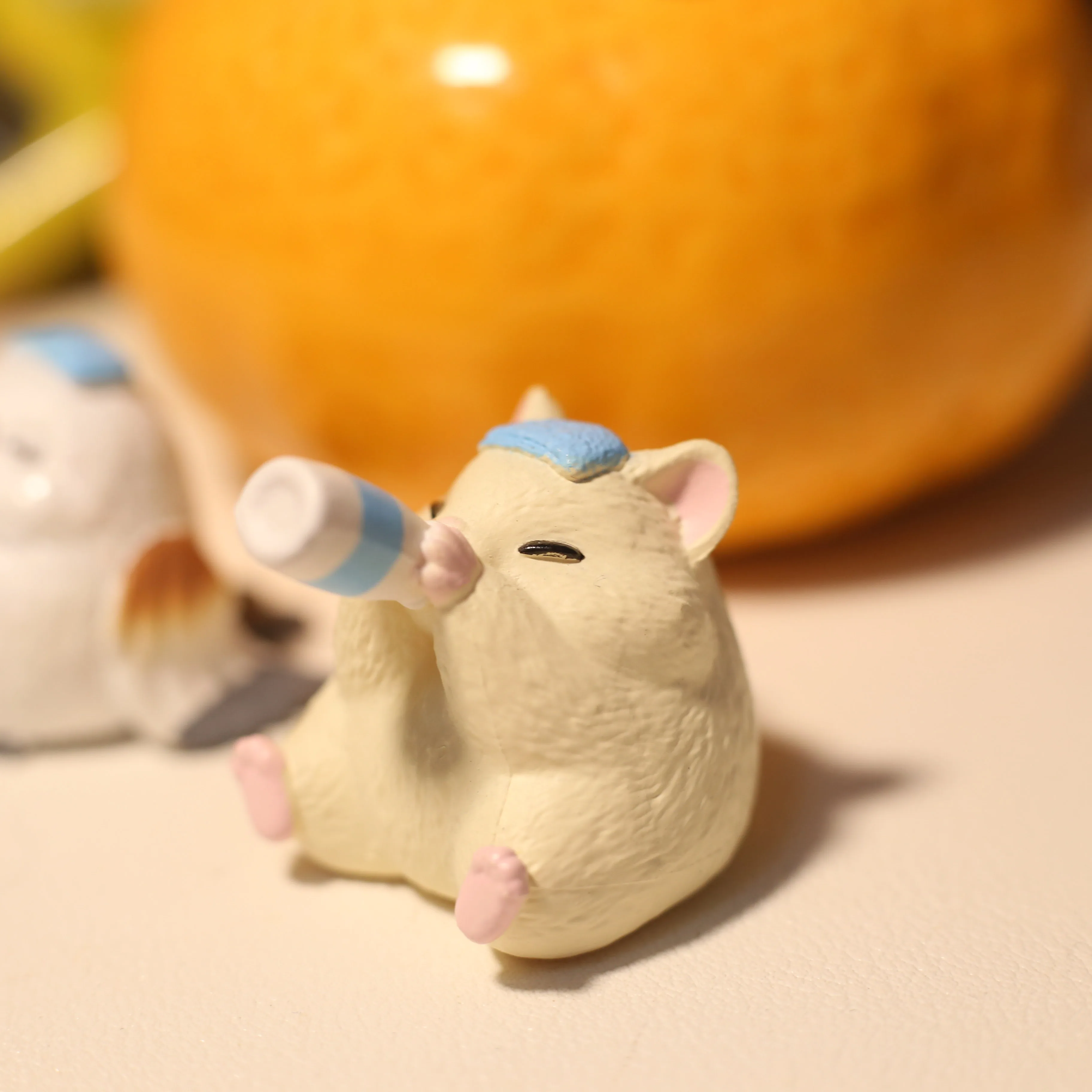 Juguetes de cápsula grita refrescados cuando beber leche después del baño de la ducha gato gatito elefante título de cola larga hámster Axolotl figuras de coche - imagen 5