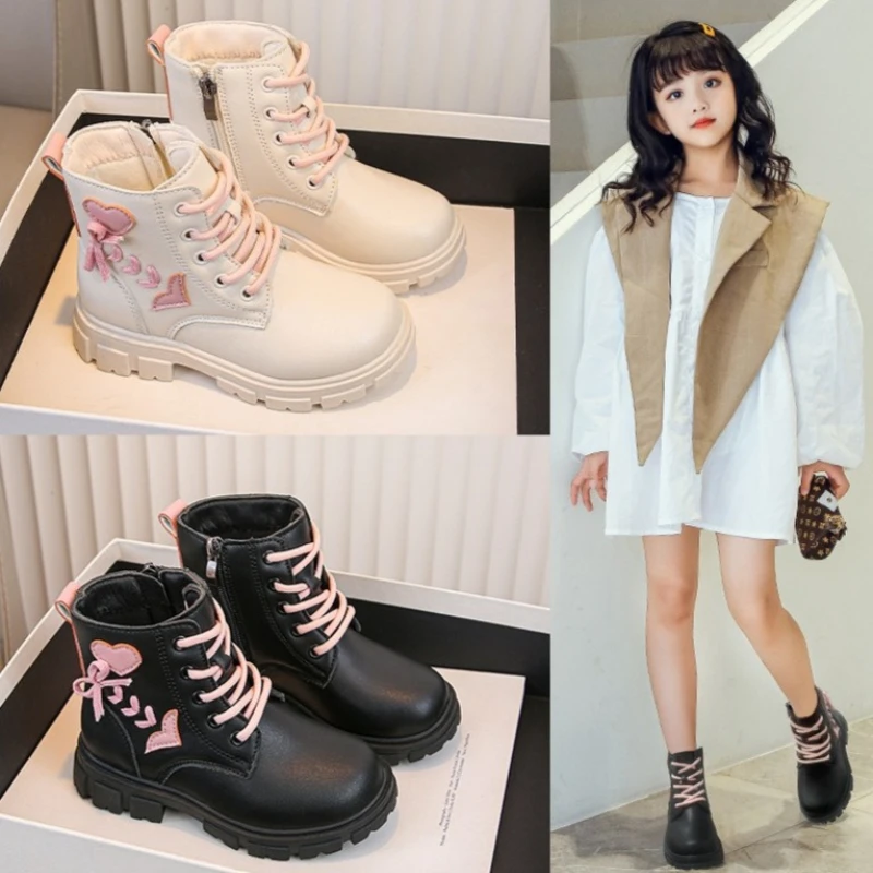 Botas de nieve para niños de invierno, zapatos planos con estilo nuevo para niños, botas cortas de suela suave antideslizantes de estilo británico, botas versátiles a la moda para niñas 2025