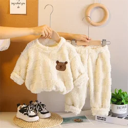 Pijamas de lana para niños: conjuntos cálidos de invierno con dibujos