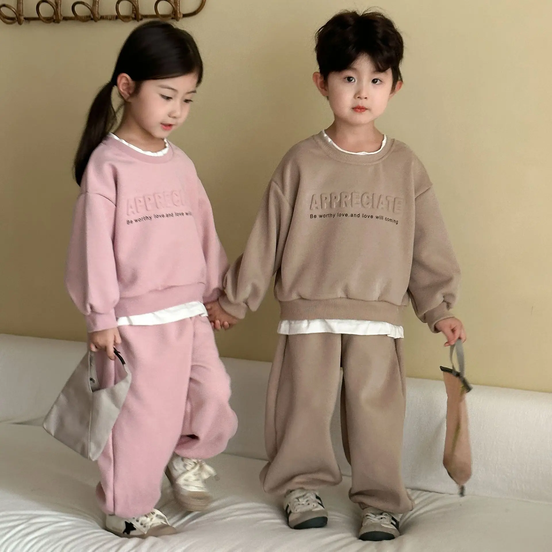 Conjunto deportivo bebé sudadera y pantalón largo otoño - imagen 3