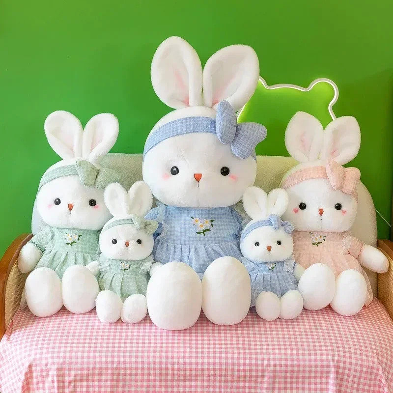 Conejito de peluche con falda de flores y lazo – Regalo de cumpleaños para niños - imagen 2