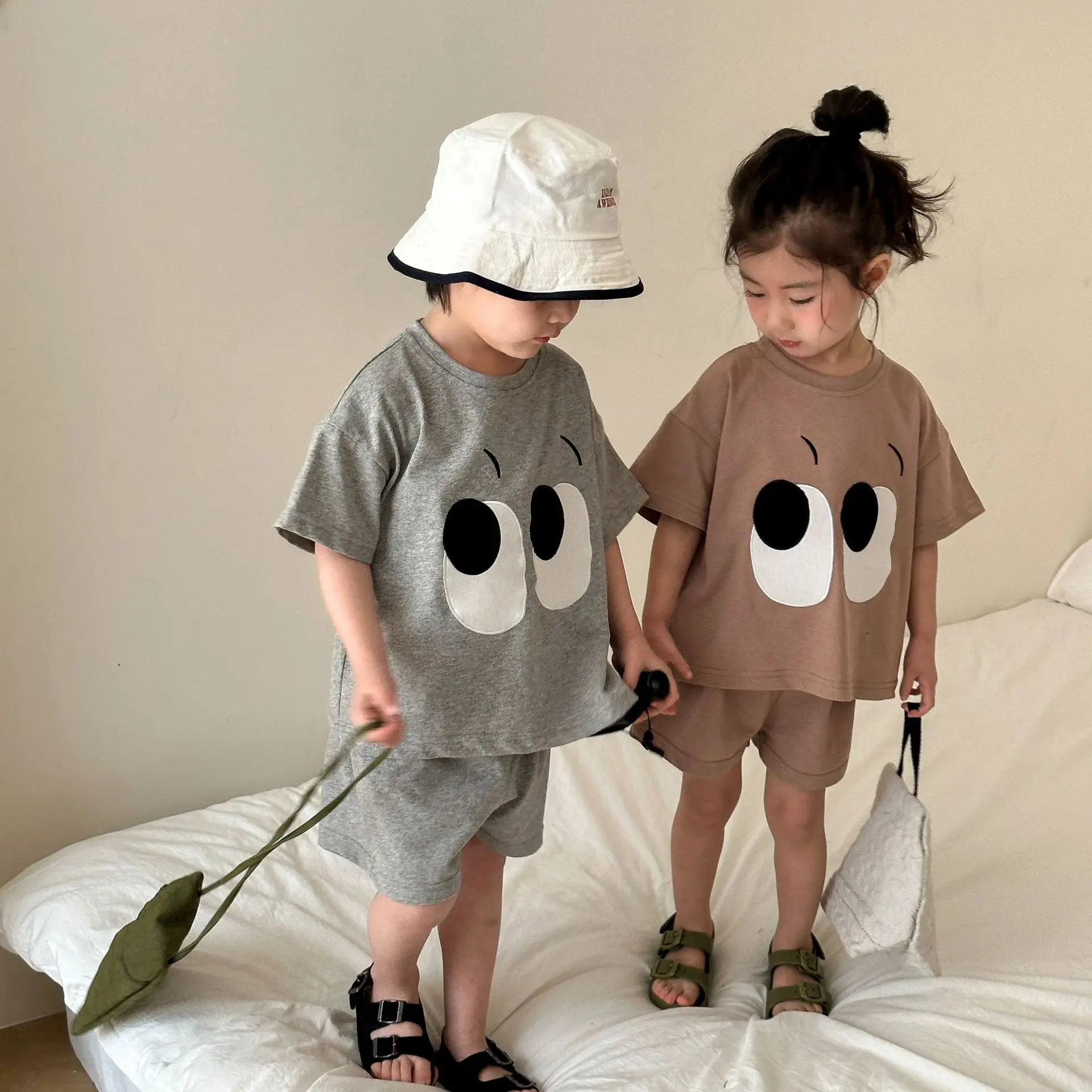 Conjunto deportivo de verano para niños, ropa holgada de algodón para niños, conjunto de dos piezas de manga corta con ojos grandes para niñas - imagen 2