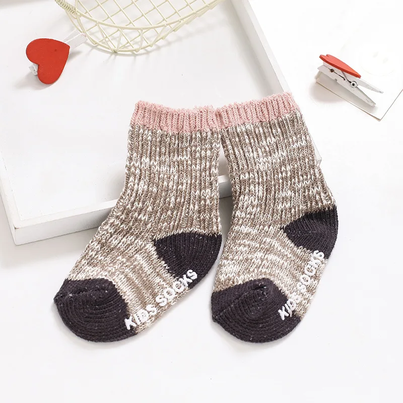 Calcetines antideslizantes gruesos para bebé en otoño e invierno - imagen 3