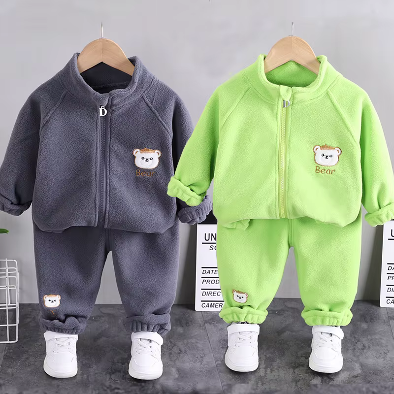 Conjunto infantil con camiseta de oso y chaleco – Ropa cómoda para niño - imagen 2