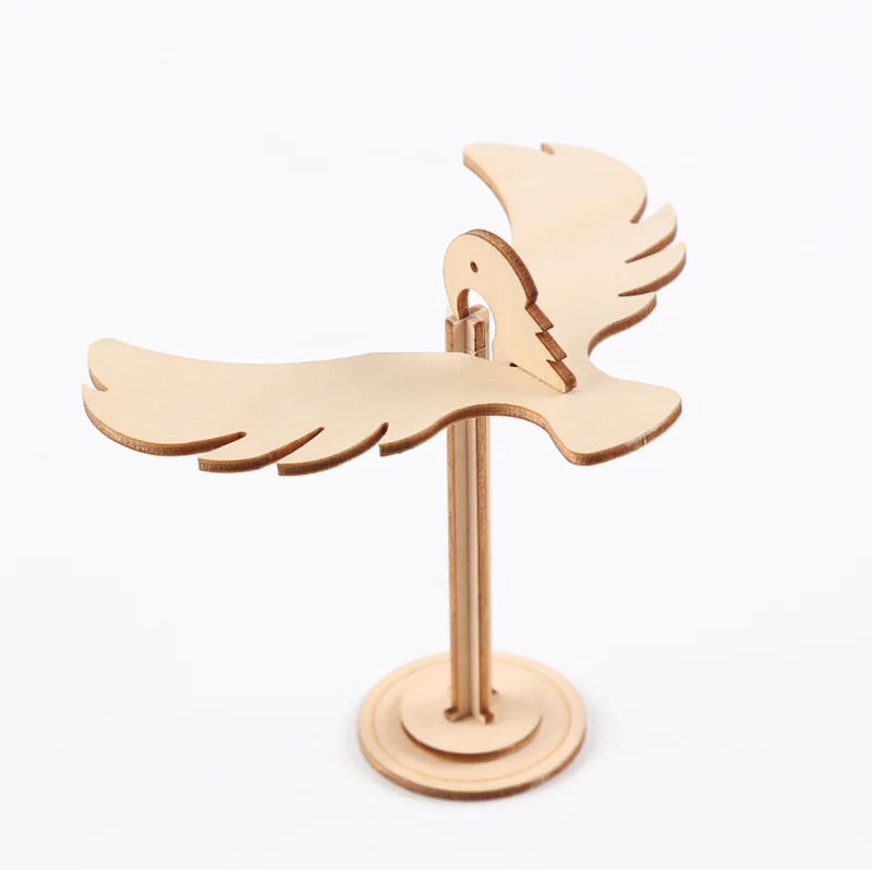 Modelo terminado de pájaro de equilibrio DIY