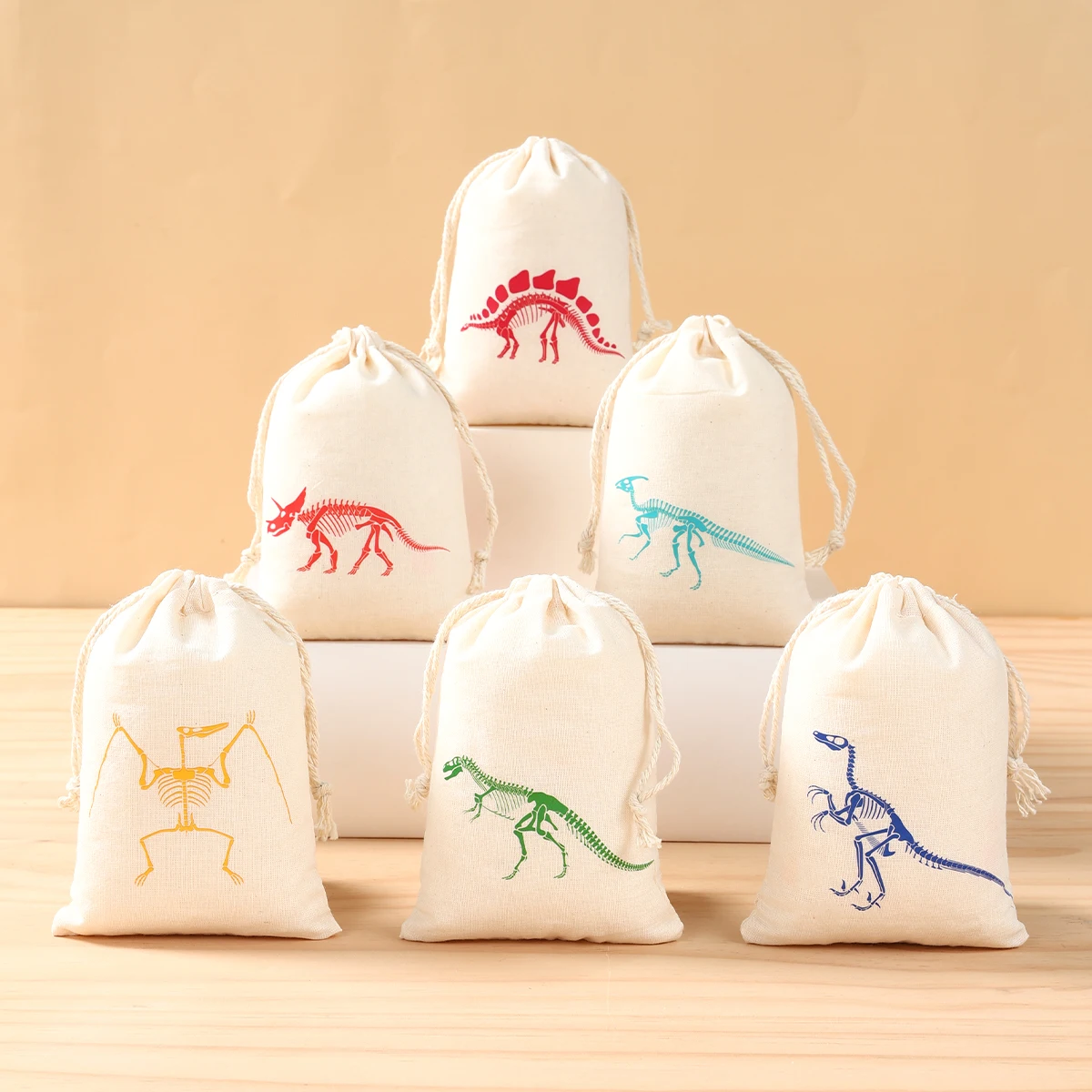 Bolsas de dulces de dinosaurio, suministros para fiesta de cumpleaños de dinosaurio, bolsas de regalo, joyería, bolsas de saco de sótamo, bolsas de embalaje, decoraciones para fiesta de cumpleaños para niños - imagen 5