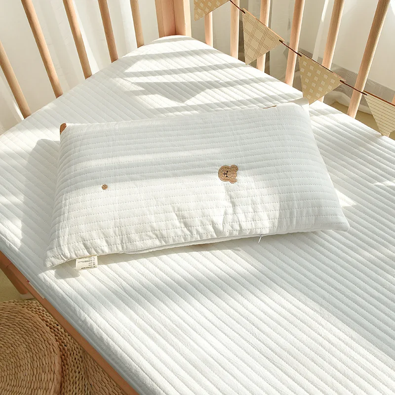 Funda de almohada acolchada de algodón puro coreano para bebé, funda de almohada con bordado de cereza y oso para niños, funda de almohada para niños de guardería - imagen 2