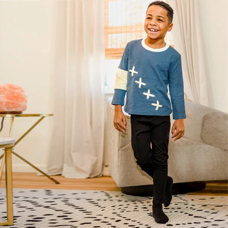 Camiseta de punto para niños, camisa de manga larga con parche de piel en contraste, con cordón, cuello redondo, Invierno