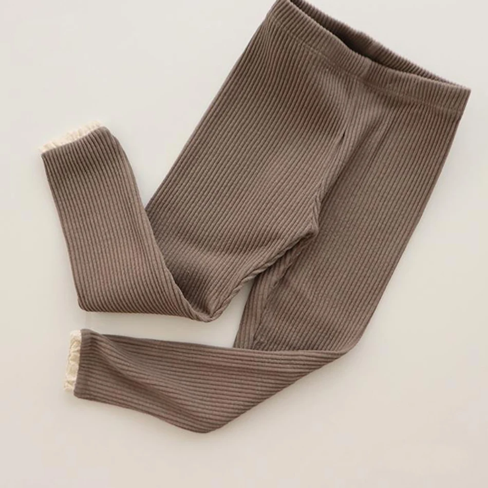 Leggings acanalados con volantes de encaje para niña