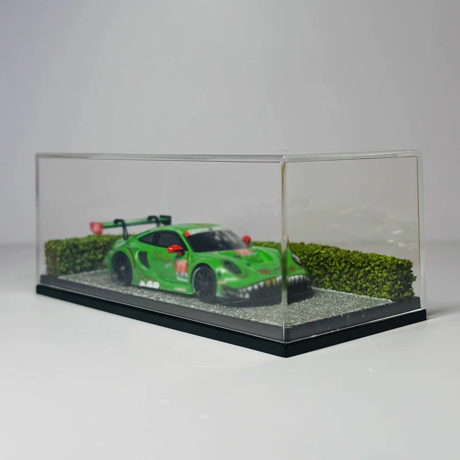 Estuche con diorama y herramientas de juego para niños - imagen 4