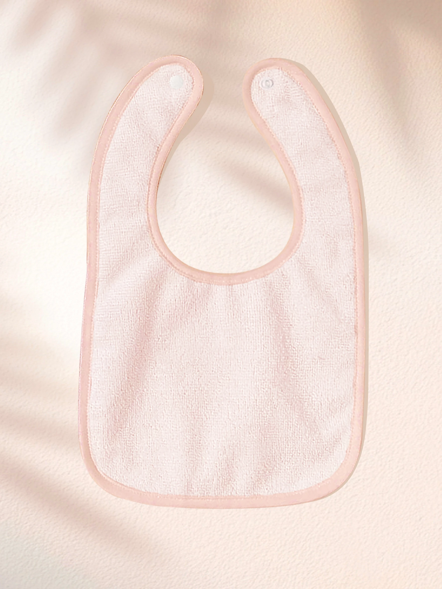 Babero bebé unisex suave y absorbente con botón - imagen 2