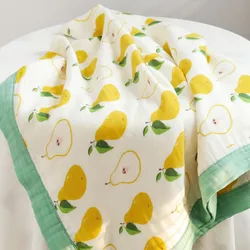 Manta para bebé en fibra de bambú con estampado de frutas variadas
