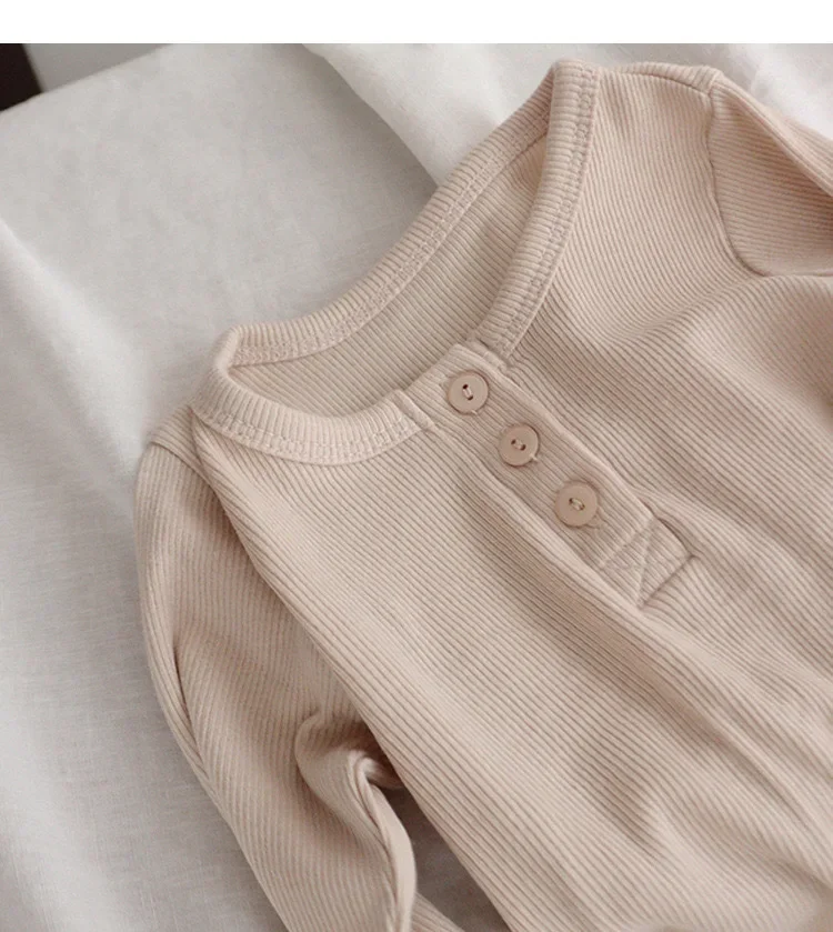 Pijama bebé punto acanalado suave con cuello de botón - imagen 4
