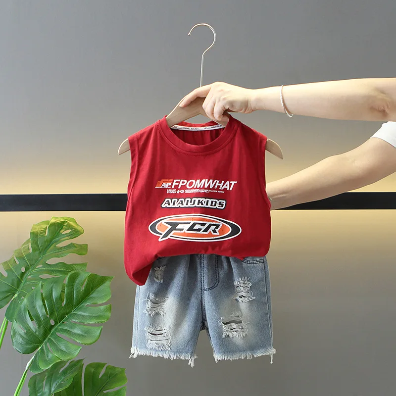 Ropa de verano de 2 piezas para niño pequeño, Tops negros sin mangas con letras a la moda coreana para bebé + pantalones cortos con agujeros de mezclilla, ropa de Boutique para niño B010 - imagen 3