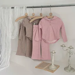 Conjunto niña otoño con capucha y pantalón ancho