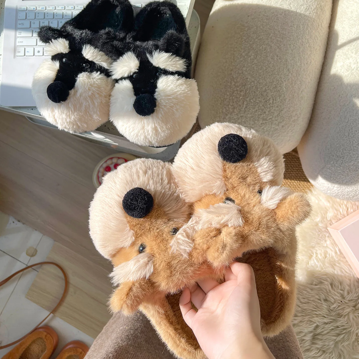 Zapatillas infantiles de felpa antideslizante con diseño canino para niñas - imagen 3