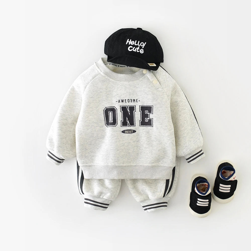 MILANCEL, nuevo conjunto de ropa de invierno para bebés, Sudadera con capucha gruesa con letras para niños pequeños de 6M-3T + Pantalones a rayas, traje infantil holgado Simple, 2 uds. - imagen 2