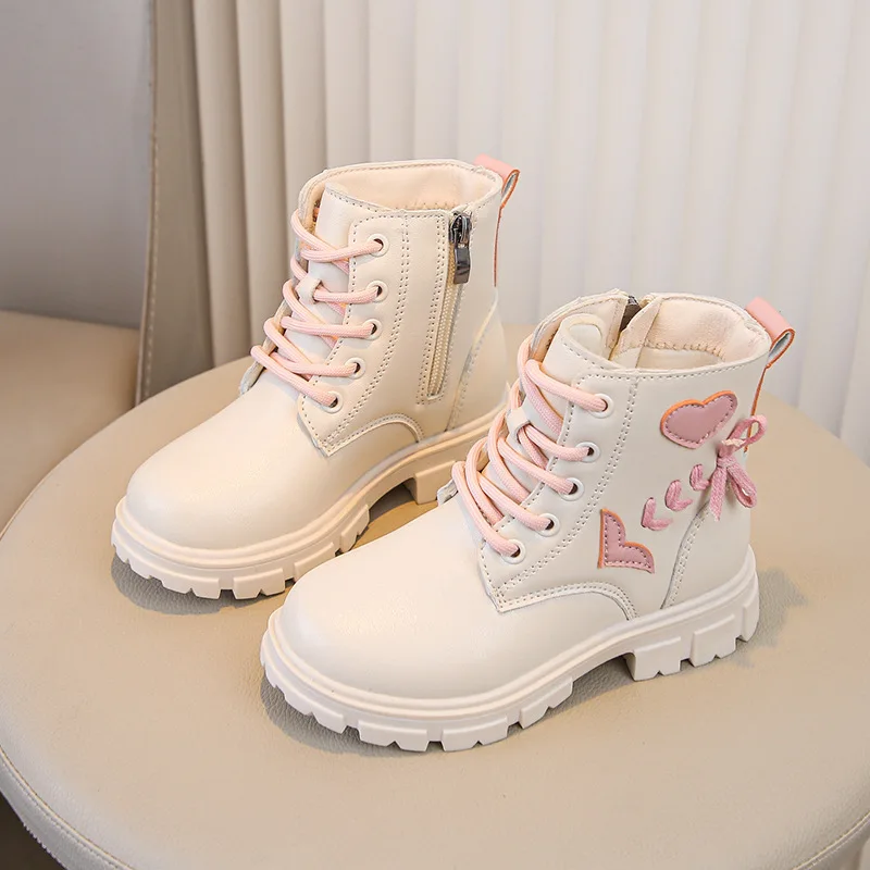 Botas de nieve para niños de invierno, zapatos planos con estilo nuevo para niños, botas cortas de suela suave antideslizantes de estilo británico, botas versátiles a la moda para niñas 2025 - imagen 3