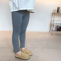 Gris oscuro