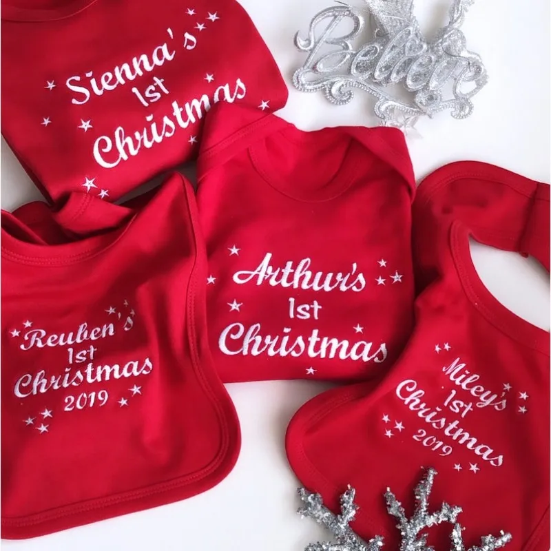 Pijama de Navidad personalizado bordado para bebé, primera Navidad, bordado, nombre personalizado del bebé, mameluco rojo, conjunto de regalo - imagen 5