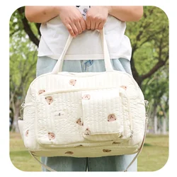 Bolso pañalera floral espaciosa con múltiples bolsillos