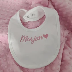 Babero personalizado con nombre para bebé – Algodón suave premium