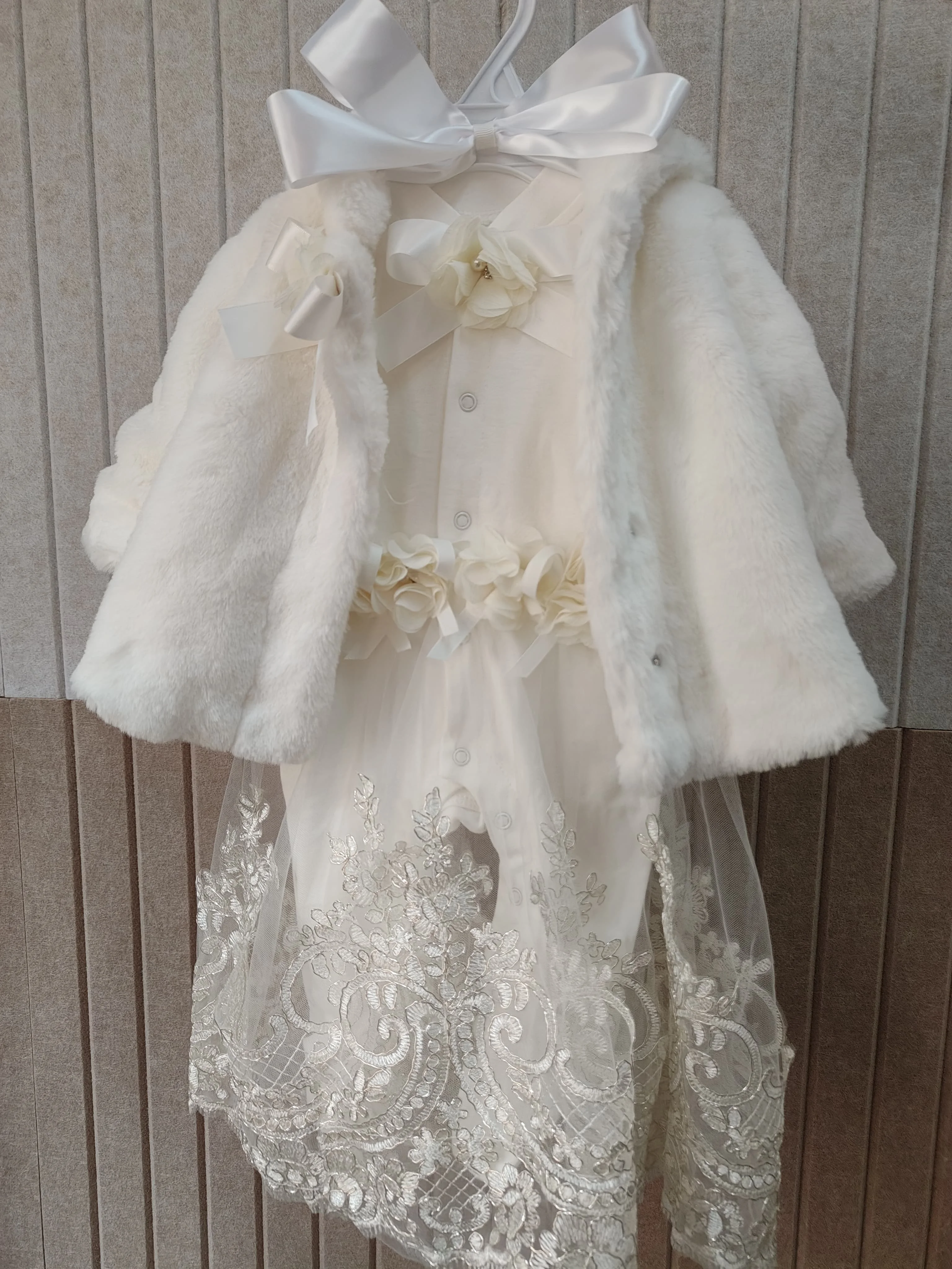 Abrigo de piel de invierno para niñas, chaqueta gruesa bonita, ropa de abrigo peluda cálida, suéter con capucha, capa de flores, vestido de fiesta de boda