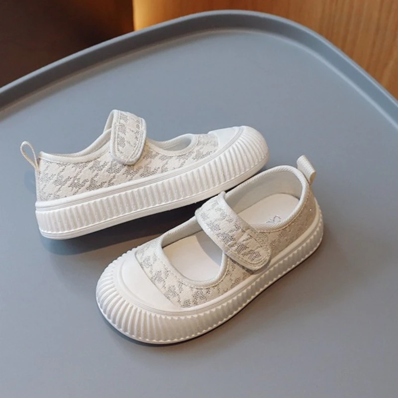 Zapatillas de deporte de verano para niños, nuevos zapatos cómodos y transpirables para niñas, suela gruesa, antideslizantes, suaves, informales, simples, de lona Retro para uso diario