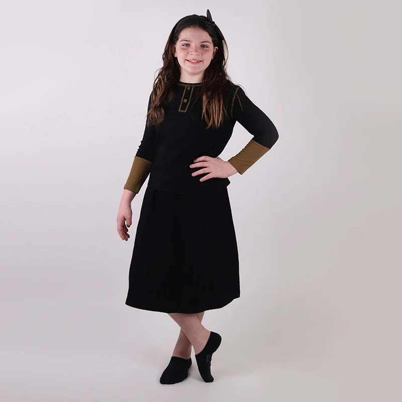 Falda midi negra de gofre con élastique para niña – Verano - imagen 4
