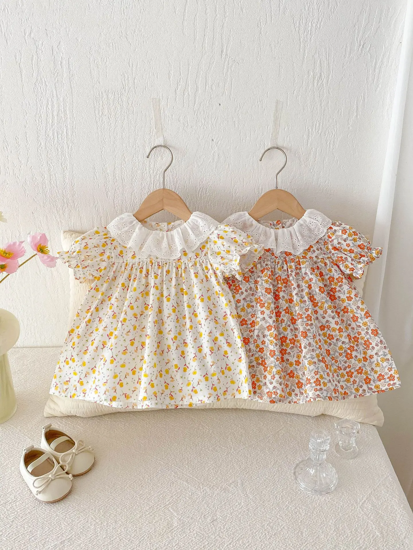 Vestido floral de princesa para niña – manga corta con encaje y cuello loto