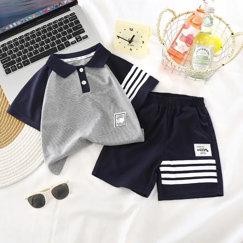 Conjunto infantil de polo y bermudas en punto gofre para verano - imagen 4
