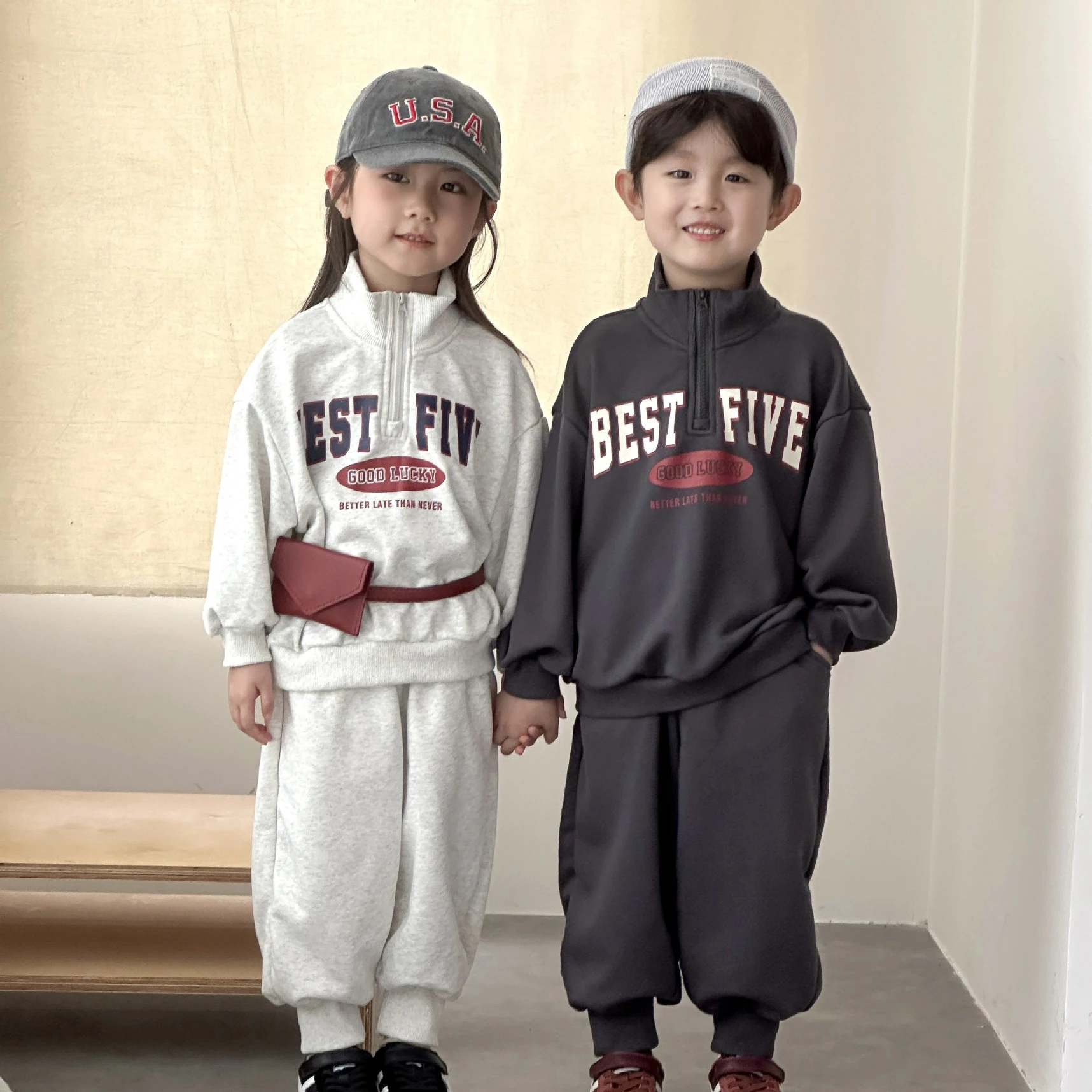 Conjunto infantil de otoño con sudadera y pantalón cómodo