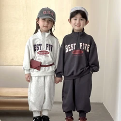 Conjunto infantil de otoño con sudadera y pantalón cómodo