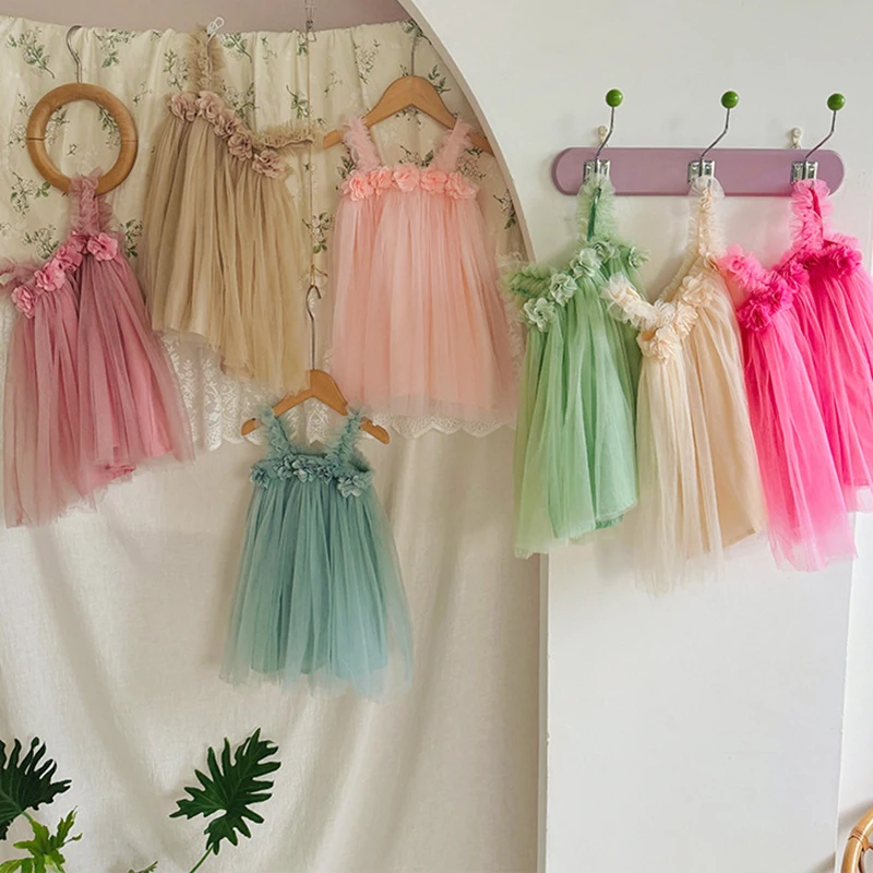 Milancel vestido de niña sin mangas con flores en relieve - imagen 2