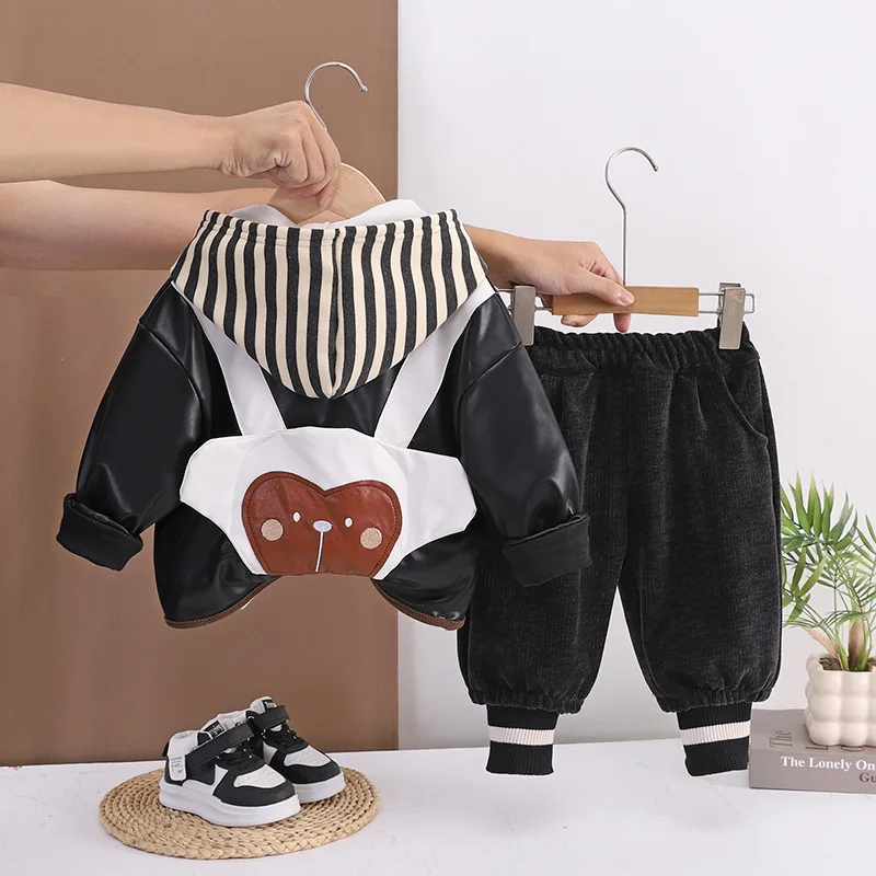 Conjunto invierno bebé – Chaqueta, sudadera con capucha y pantalón