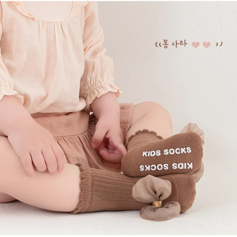 Calcetines de suelo para bebé de 0 a 3 años, calcetines antideslizantes de algodón suave para niño pequeño, calcetines sueltos sin hueso con lazo de encaje para niña, primavera y otoño - imagen 2
