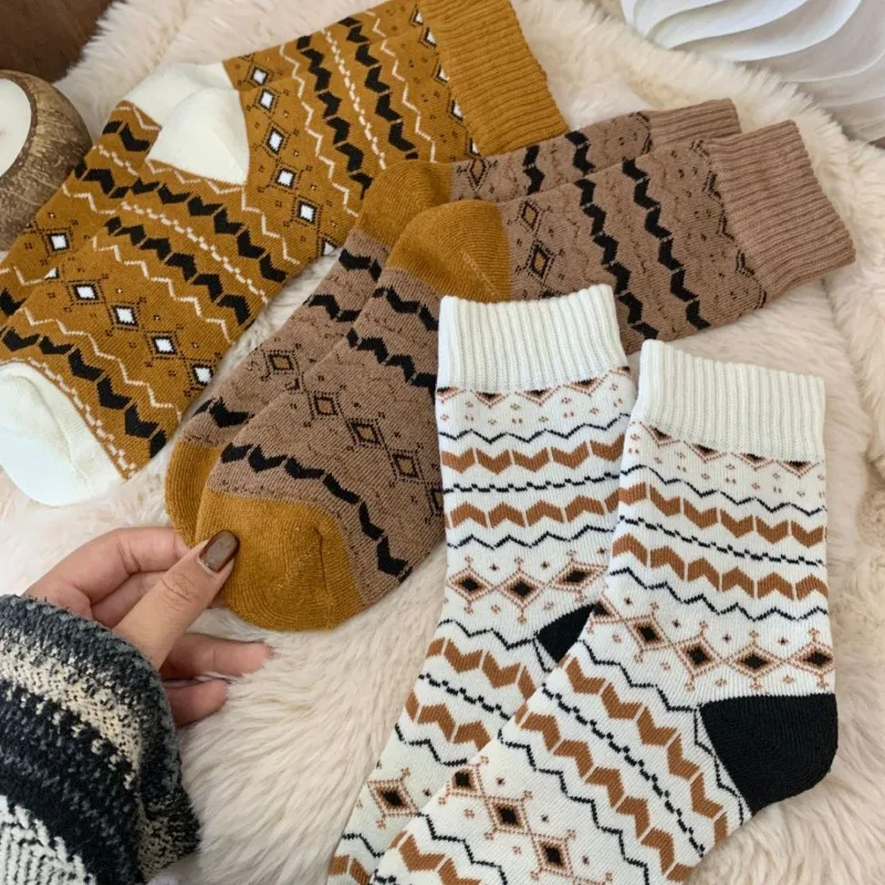 Nuevos calcetines de invierno y otoño para niños: tela de rizo gruesa, estilo retro forestal, cálidos y suaves, diseño unisex para uso diario.