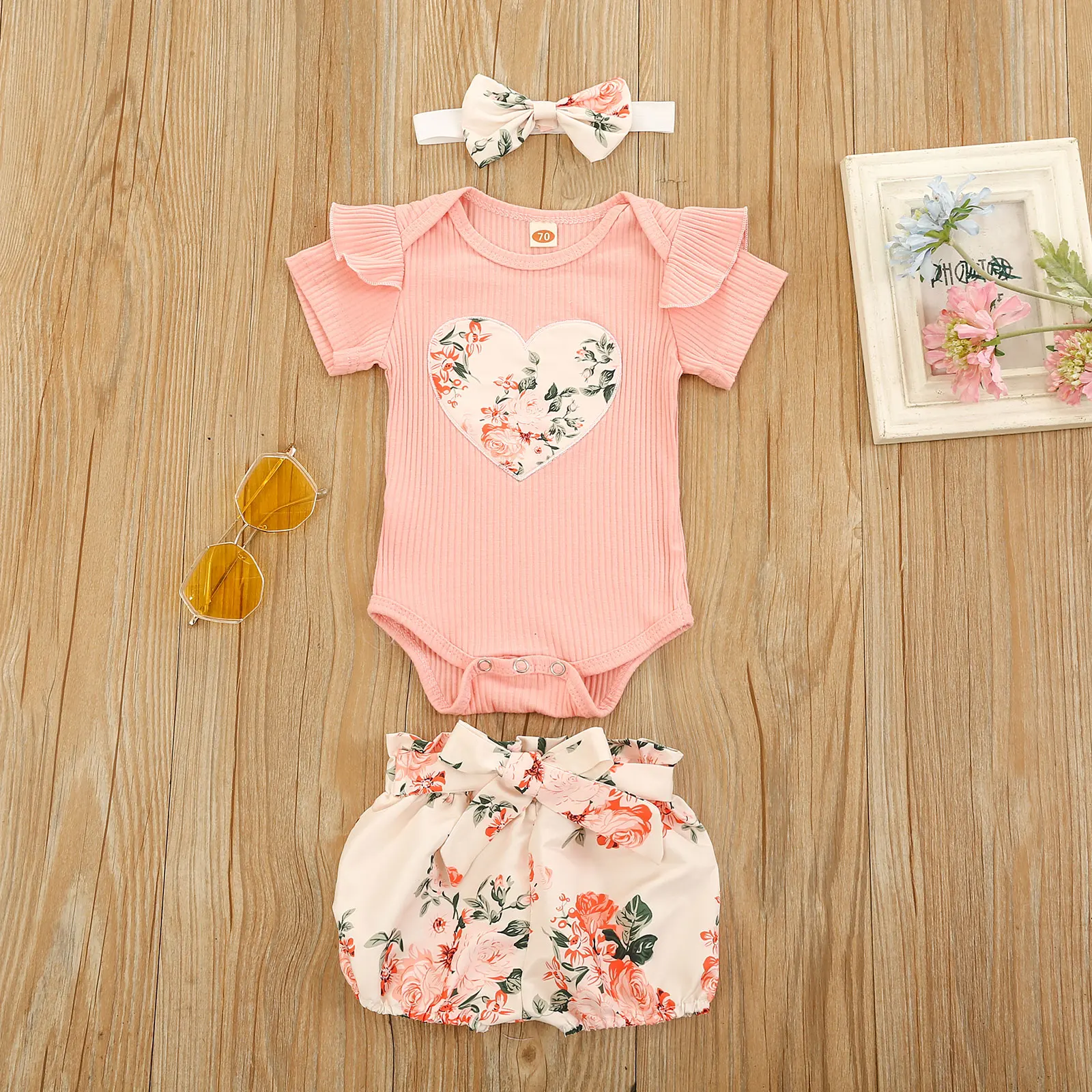 Conjunto mameluco acanalado con volantes y pantalón floral para niña - imagen 3