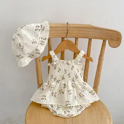 Conjunto bebé floral de lino con body, tutú y sombrero