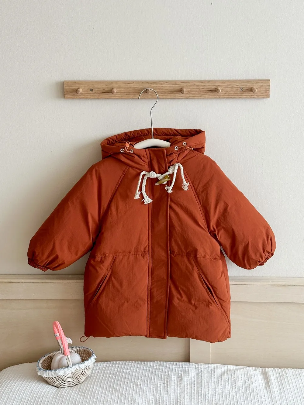 Abrigo largo de invierno con capucha para niños